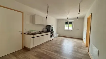 Expose Erstbezug! - 4 Zimmer Erdgeschosswohnung mit Parkplatz