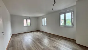 Expose Erstbezug! - 4 Zimmer Erdgeschosswohnung mit Parkplatz
