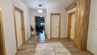 Expose große 5 Zimmer Wohnung mit Dachterrasse