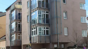 Expose Unbefristete 3-Zimmer-Wohnung mit Lift und Veranda