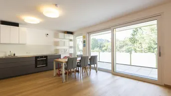 Expose Sehr helle 5 Zimmer Familienwohnung mit westseitigem Balkon, Eigengarten und PKW-Stellplatz