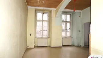 Expose Naschmarkt - geräumige, helle, sanierungsbedürftige Altbauwohnung