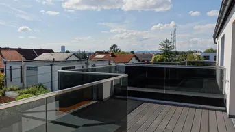 Expose Erstbezug: Sehr schöne, helle und ruhige Doppelhaushälfte (rechts) mit 4 Zimmern, Eigengarten und Panoramablick-Dachterrasse!