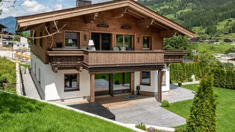 Expose Alpine Eleganz in Liftnähe – Exklusive Dachgeschosswohnung in Jochberg