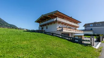 Expose Großzügiges Mehrgenerationenhaus in edlem Tiroler Landhausstil