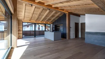 Expose Traumhaftes Neubauchalet mit Salzwasserpool und Bergblick ( 05192 )