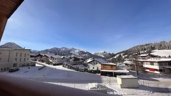 Expose Hochwertige Wohnung mit Blick auf die Steinberge ( 04202 )