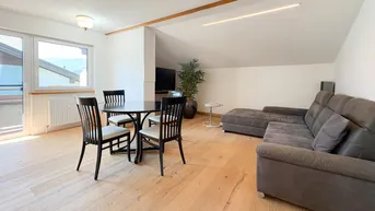Expose Moderne Dachgeschosswohnung in Waldnähe mit Balkon (06432)