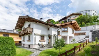 Expose Gepflegtes Zweifamilienhaus mit tollem Bergblick ( 06164 )
