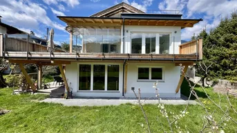 Expose Zweifamilienhaus mit Fluss- &amp; Bergblick (06508)