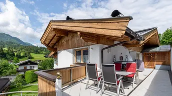 Expose Gepflegtes Zweifamilienhaus mit tollem Bergblick ( 06164 )
