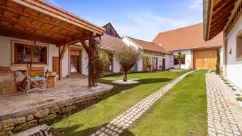 Expose Einmalige Gelegenheit! Renovierter, historischer Vierkanthof -nur 40 Minuten von Wien im Weinviertel