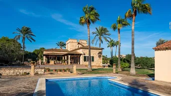 Expose Eindrucksvolle Villa mit Privatsphäre bei Ses Salines mit Ferienvermietungslizenz