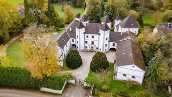 Expose SCHLOSS IM SALZKAMMERGUT!Moderner Wohnkomfort in historischen Mauern