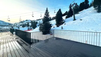 Expose Alpiner Wohntraum mit Schneesicherheit! Moderne 4-Zimmerwohnung direkt an der Skipiste