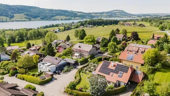 Expose Geborgenheit mit Ausblick – Zeitloses Wohnen am Irrsee