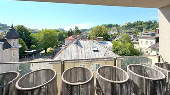 Expose Vollmöbliert - ready to move!Wohnung mit Blick zur Festung und auf die historische Altstadt Salzburgs