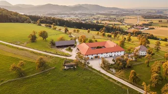 Expose FÜR PFERDE-LIEBHABER!Traditioneller Vierkanthof mit 6 Boxen