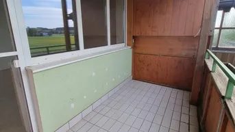 Expose Schöne 4 Zimmer-Dachgeschoß-Wohnung mit Balkon und Garage