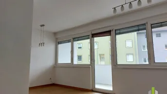 Expose 3 Zi-Wohnung mit großer Loggia in zentraler Lage