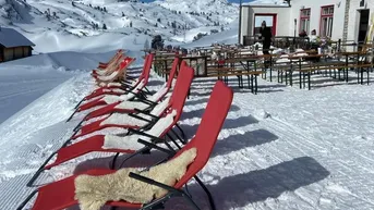 Expose Berghütte/Alm in traumhafter Alleinlage mit Blick auf das atemberaubende Dachsteinmassiv