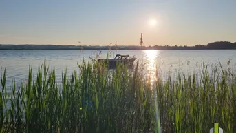 Expose Exklusive Rarität im Salzburger Seenland – 390 m² direkt am Wasser mit Steg