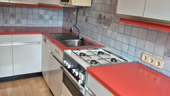 Expose Renovierungsbedürftige 4 Zimmer Wohnung mit Loggia