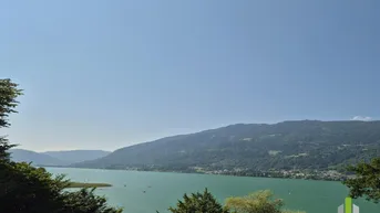 Expose Schönes Seegrundstück mit Seezugang und Baubewilligung!
