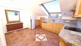 Expose Attraktive 2-Zi.-Wohnung im Dachgeschoß mit Fernblick und Garage