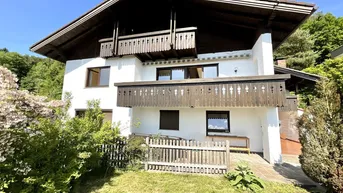 Expose Edles Landhaus mit Pool am Waldrand in Hanglage mit Panoramablick