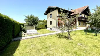 Expose Geräumiges Ein-Zweifamilienhaus mit 2 Garagen, Keller und Garten