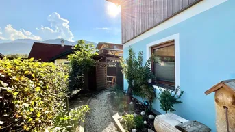 Expose Geräumiges EFH mit Keller, Garage und Carport in gekuppelter Bauweise