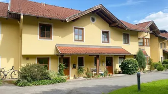 Expose FAMILIENFREUNDLICHES REIHENHAUS AM GRÜNLAND