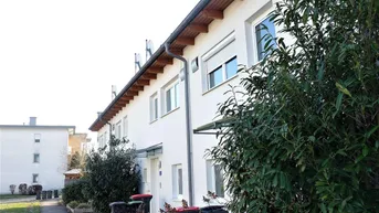 Expose Gemütliches Reihenhaus in Geinberg: 4 Zimmer, Garten, Terrasse, 2 Stellplätze!