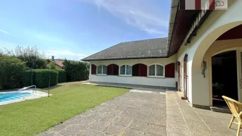 Expose Solider Bungalow, perfekte Lage, guter Grundriss, großer Garten, schöner Pool!