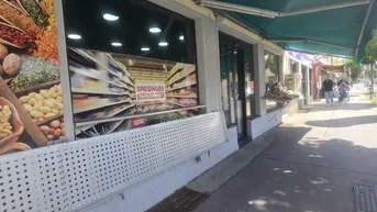 Expose UNBEFRISTETER Mietvertrag! Gut eingeführtes Geschäftslokal für Lebensmittelhandel in Hietzing.