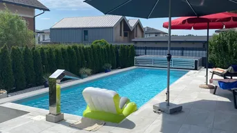 Expose Eleganter Bungalow mit Pool und großzügiger XXL-Garage für Ihren Fuhrpark!