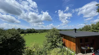 Expose Modernes und effizientes Zuhause mit Holzcharme