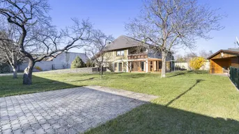 Expose Schöner Privatwohnsitz mit großem Garten, 5 Schlafzimmern, 4 Bädern und Einliegerwohnung