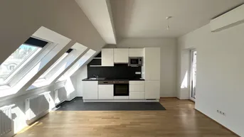 Expose UNBEFRISTET - helle 2,5-Zimmer Dachgeschosswohnung mit Wohnküche, Schrankraum, 26 m2 Dachterrasse und Kellerabteil nahe Schönbrunn