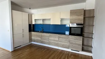 Expose UNBEFRISTET - Helle 3-Zimmer Neubau Maisonette-Wohnung mit 2 Terassen, Wohnküche, Gartennutzung, Kellerabteil und Garagenplatz optional
