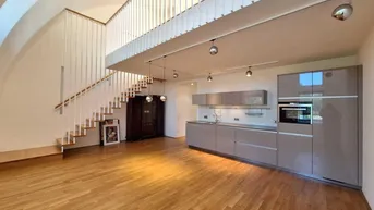 Expose 360 Tour / Einzigartige, architektonisch ansprechende, schick-moderne 2-Zimmer-Dachterrassen-Maisonettewohnung in bester Lage