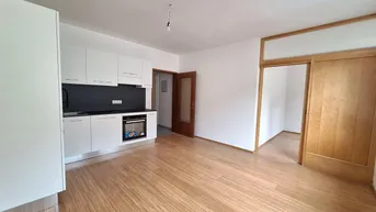 Expose 360 Tour / Sanierte, moderne, teilweise hofseitige 2-Zimmer-Altbauwohnung