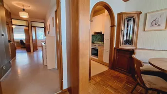 Expose 360 Tour / 3-Zimmer-Loggia-Neubauwohnung in adretter Grünlage