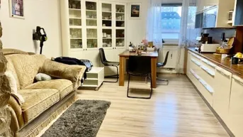 Expose Zwei sehr hübsche Wohnungen nebeneinander: zusammen 2 verglaste Loggien, 4 Zimmer, 2 Küchen, 2 Bäder, 2 WC, Nähe Schlingermarkt, U6+S-Bahn-Floridsdorf!