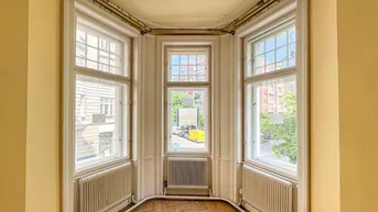 Expose Jugendstil-Etage mit charmantem Erker und Renovierungspotenzial "auf der Wieden" in sehr guter Lage