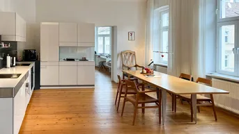 Expose Helle Altbauwohnung mit Balkon und Wohnküche in bester Lage