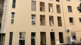 Expose Stadthaus - Metahofgasse 5; Tolle Wohnung mit Balkon TOP 2, [GF,MHG]