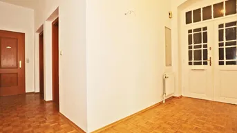 Expose Gut aufgeteilte Altbauwohnung in der Schießstattgasse mit schönen Innenhof. Sehr gute Infrastruktur!