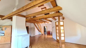 Expose Wohnen auf zwei Ebenen - Galeriewohnung mit 175m2 Wfl. eigene Garage - Balkon in den Innenhof - sehr gute Infrastruktur.